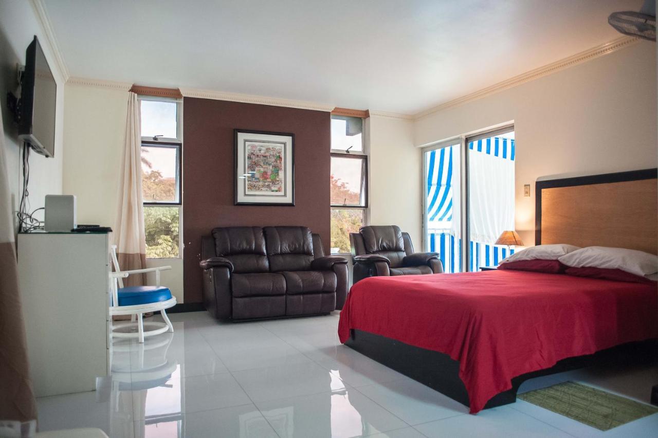 Beach Condos -Montego Bay Club Beach Resort Екстер'єр фото